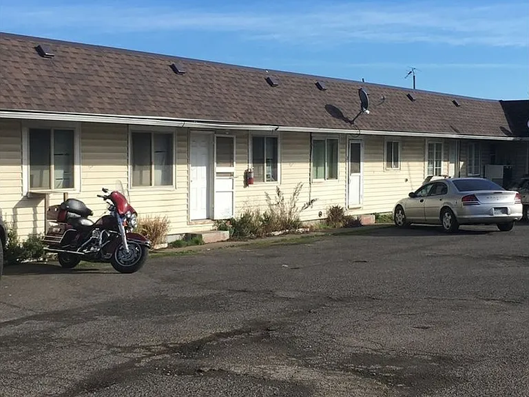 23475 Highway 99 E — Photo 4