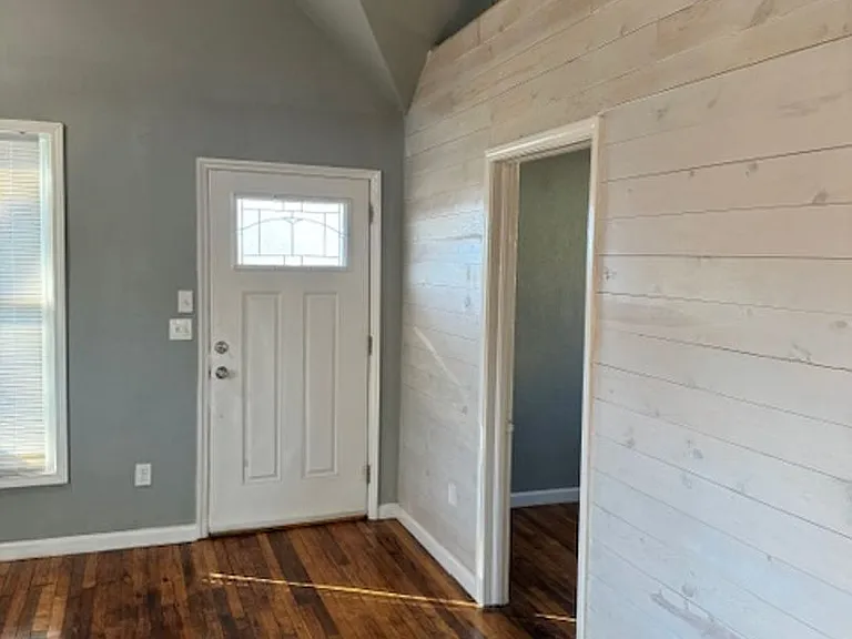 803 W Cherokee St — Photo 5