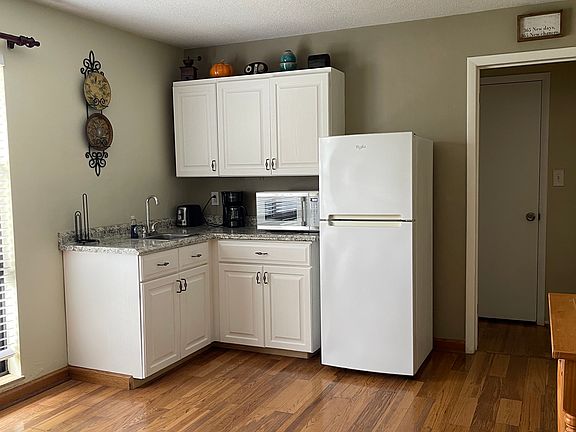 4th image of 165 Belmont Ave #1A
