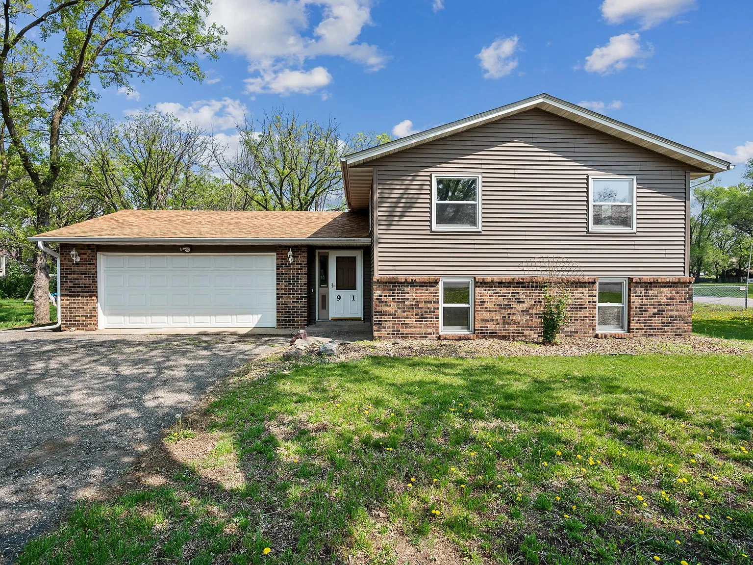 4 bed, 2.0 bath, 1844 sqft, $2,995 — Photo 2