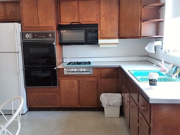 3rd image of 5917 N California Ave