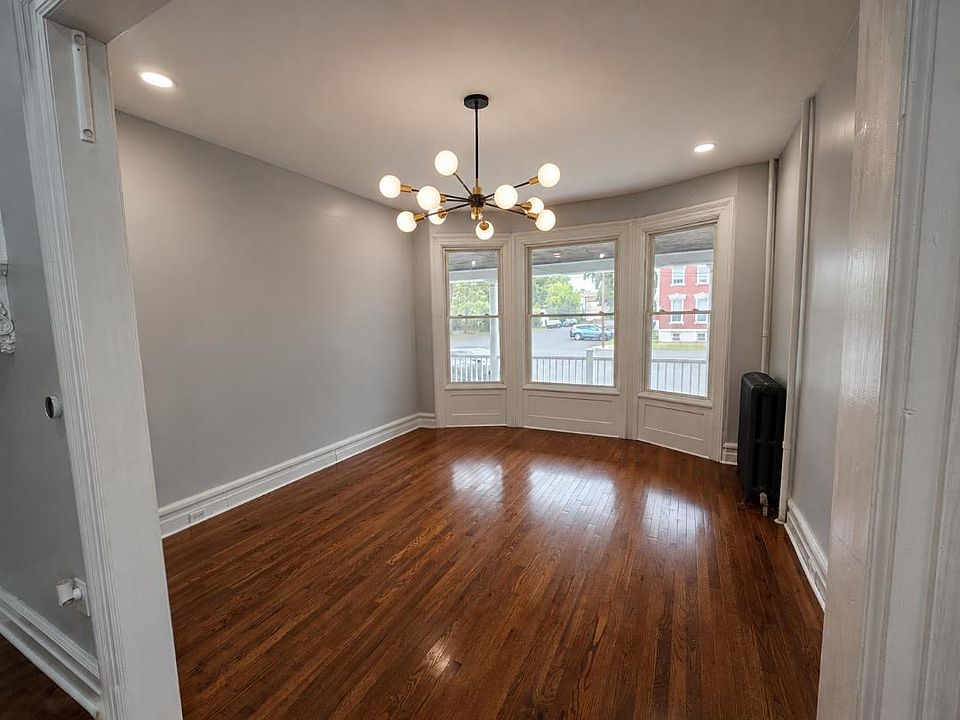 1st image of 318 16th St