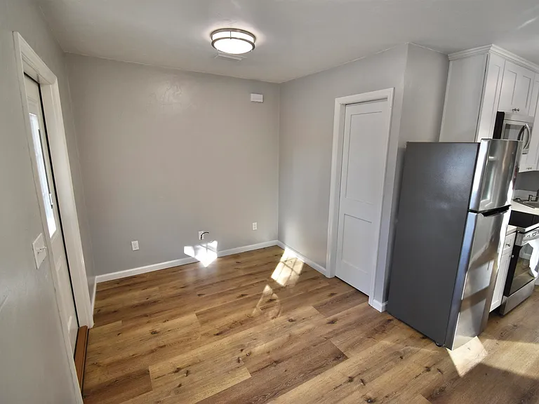 626 W Georgia St #B — Photo 3