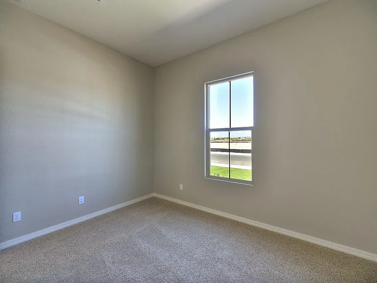 9409 W Daley Ln — Photo 15