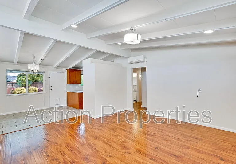 1343 Torrance Ave — Photo 4