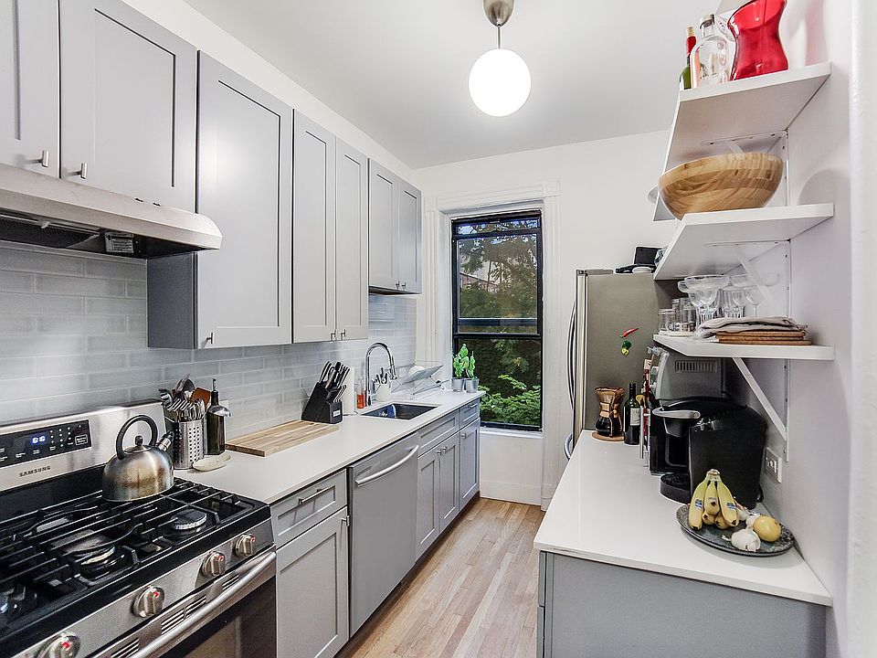 1st image of 268 Smith St APT 3