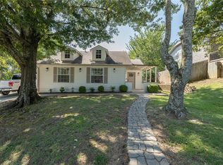2357 N Hummingbird Ln, Fayetteville, AR 72703