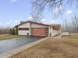 2330 N Pine Center Dr, West Bloomfield, MI 48323