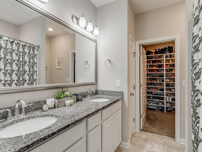 1453 Ardennes Dr — Photo 16