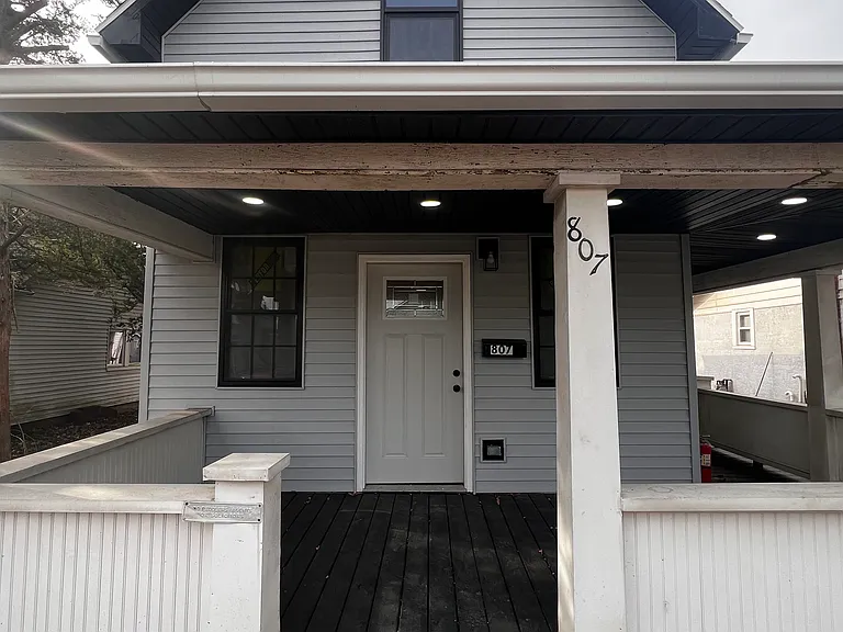 807 S 8th St — Photo 3