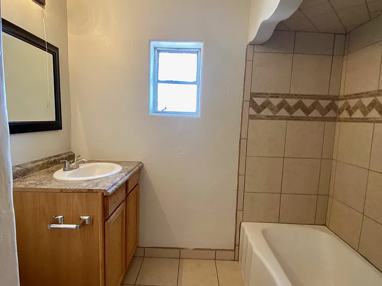 827 N San Pedro St — Photo 11
