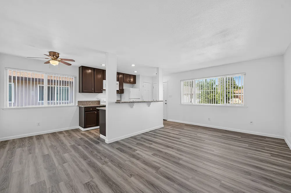 3 bed, 1.5 bath, 925 sqft, $1,895 — Photo 2