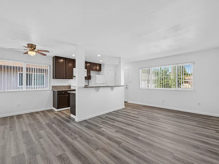 812 Carro Dr #4 — Photo 1