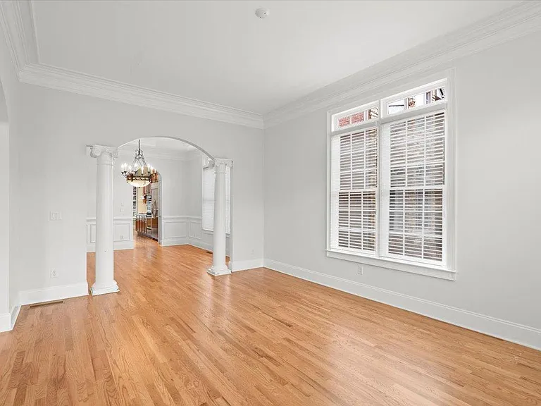 875 Wescott Ln — Photo 10