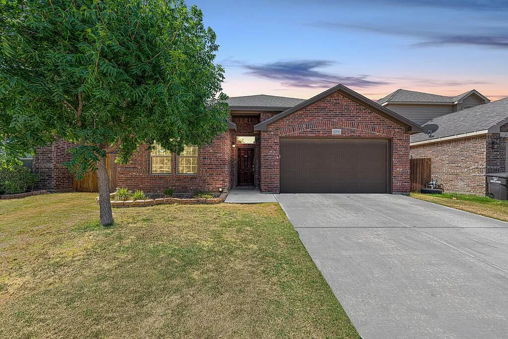 3 bed, 2.5 bath, 2214 sqft, $2,975 — Photo 1