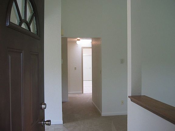 3rd image of 618 Geneva Ln SE