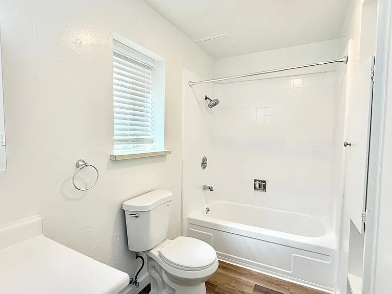 Alameda Apartments — Photo 12