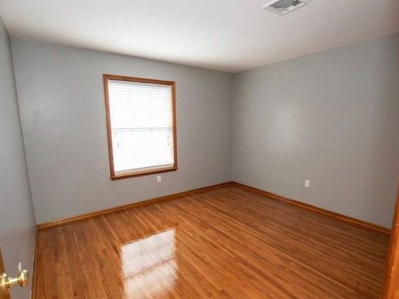 3rd image of 154 Brighton Ave