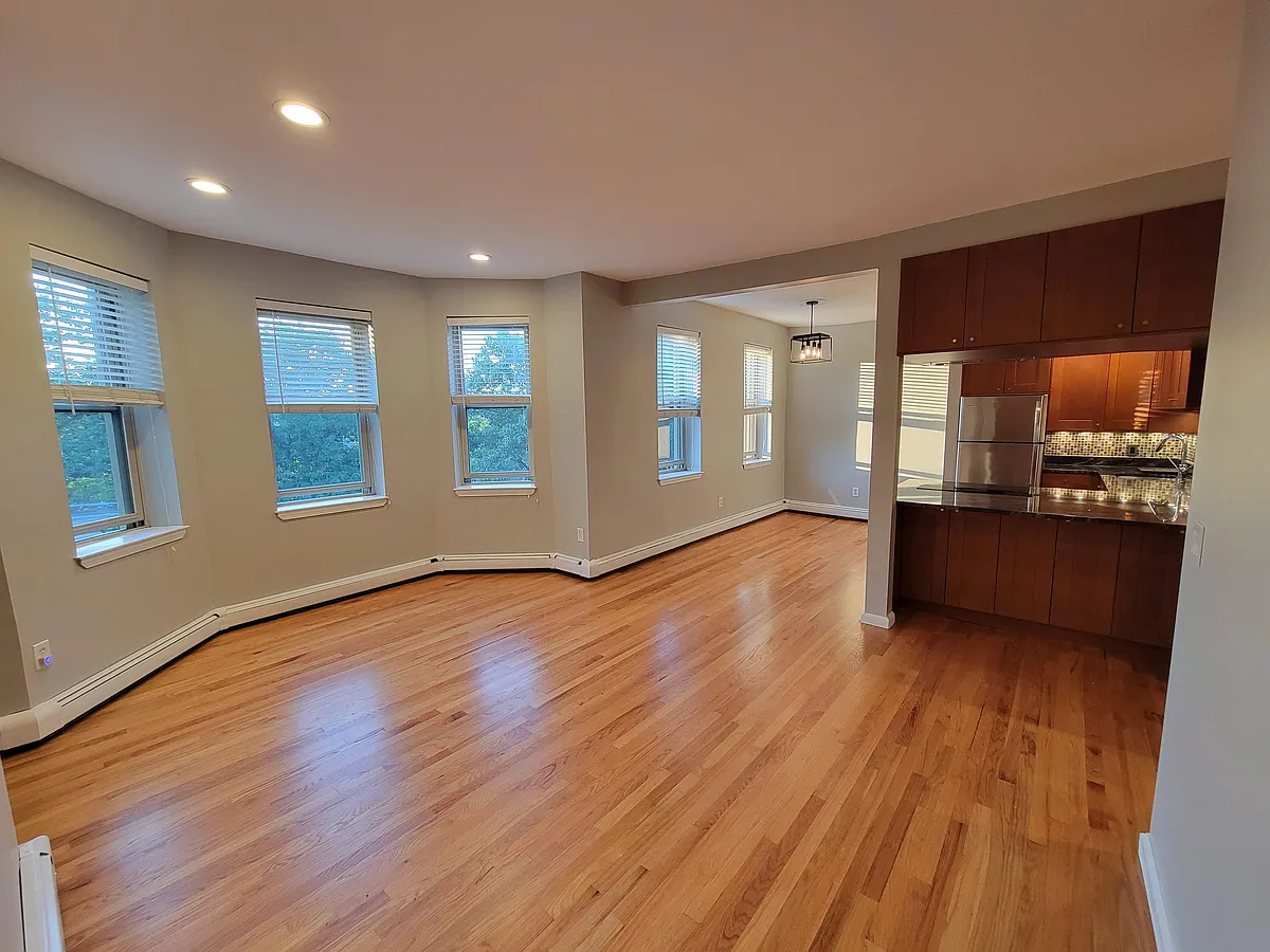 Building Photo - 390 Riverway #16