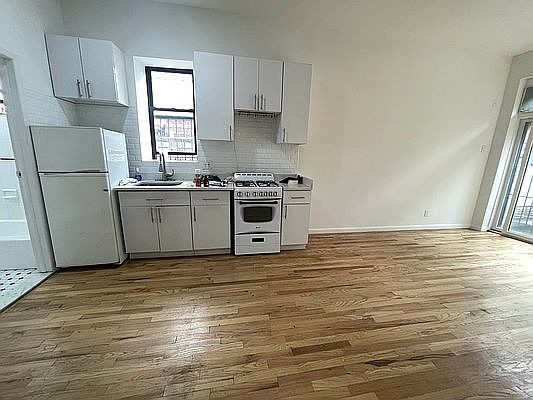 2nd image of 2281 1st Ave #101