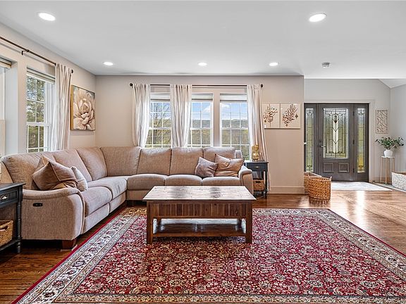 5th image of 101 Coy Glen Rd