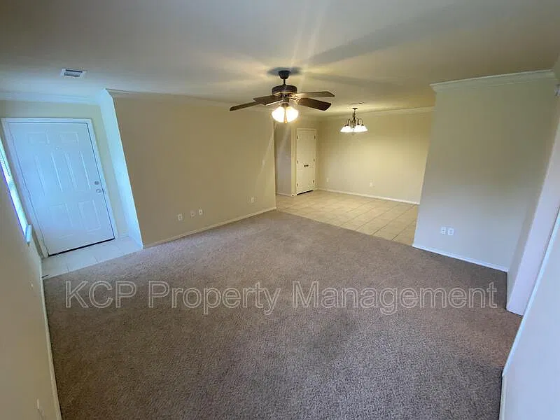 2 bed, 2.0 bath, 1144 sqft, $995 — Photo 2