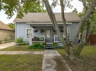 911 W 3rd St, Taylor, TX 76574