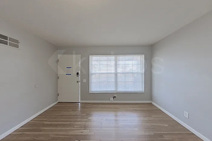 3 bed, 2.0 bath, 1493 sqft, $1,645 — Photo 2