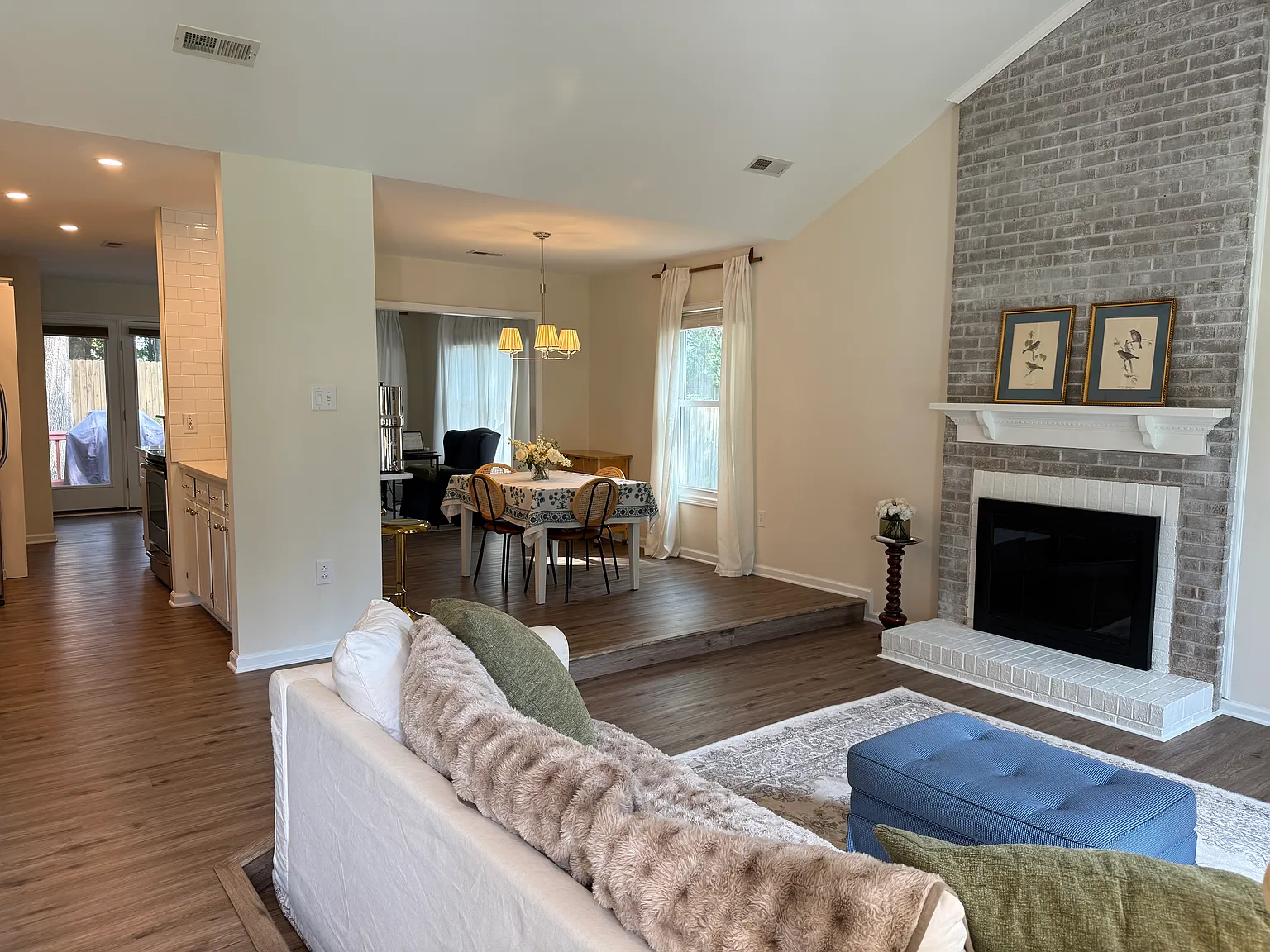 3 bed, 1320 sqft, $2,600 — Photo 3