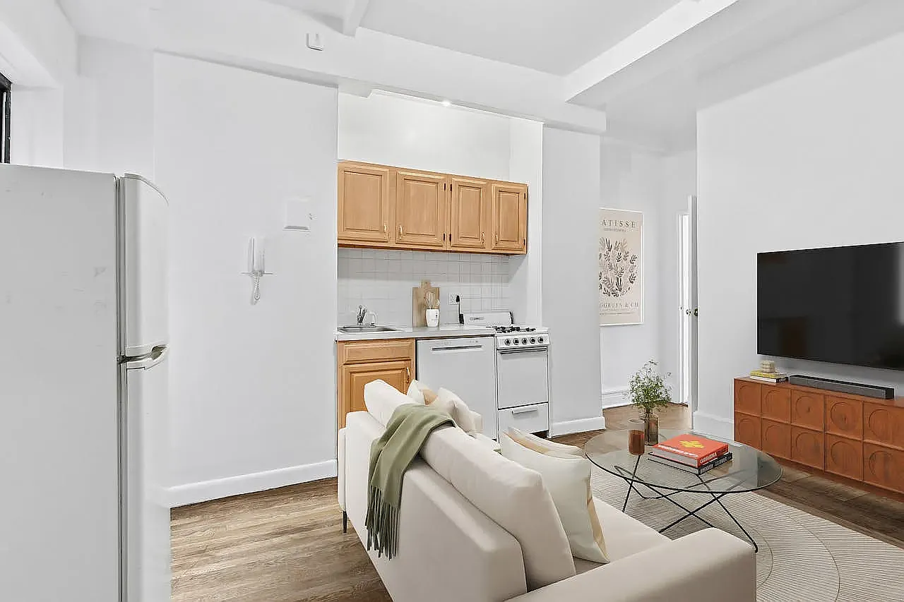 19 West 69th Street — Photo 1
