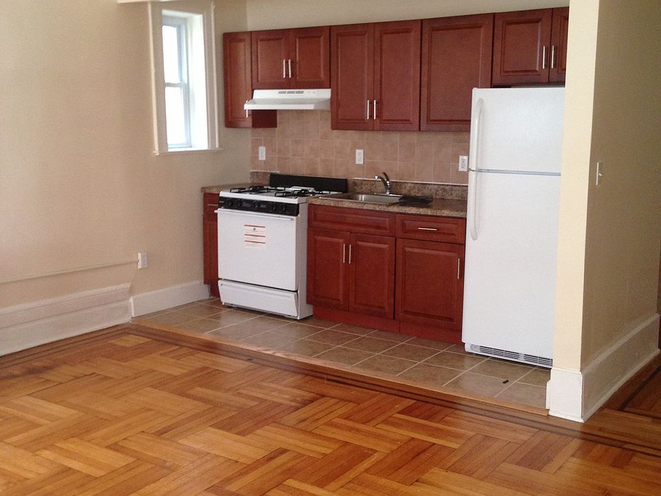 1st image of 17 Summit St APT 204