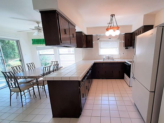 4th image of 12 Troumaka St