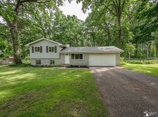 2389 Devonshire St, Temperance, MI 48182