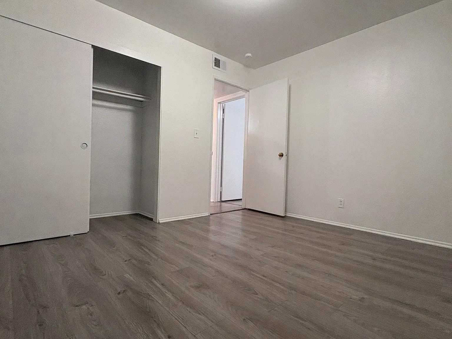 2 bed, 840 sqft, $2,450 — Photo 3