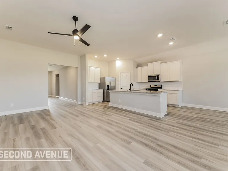2121 Meadow Dr — Photo 5