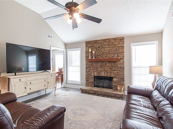 4th image of 227 Lee Road 2086