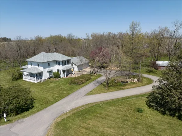 3033 55th St, Vinton, IA 52349