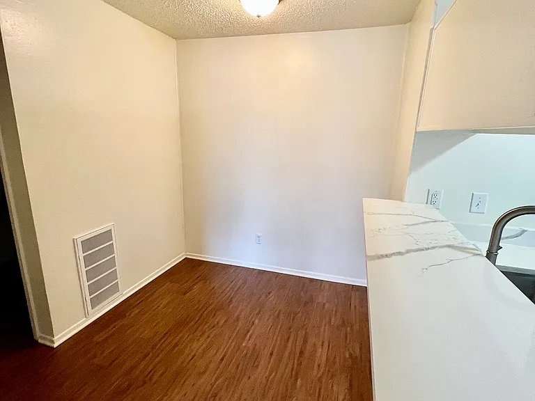 201 W Spence St #5-B — Photo 4