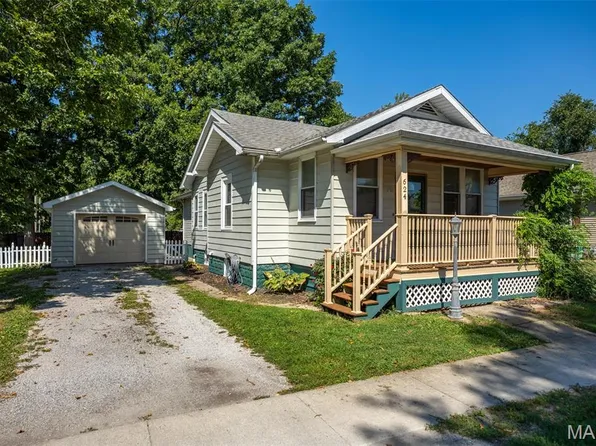 624 Sumner St, Carlinville, IL 62626