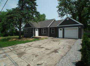 15677 Grove Rd, Lansing, MI 48906