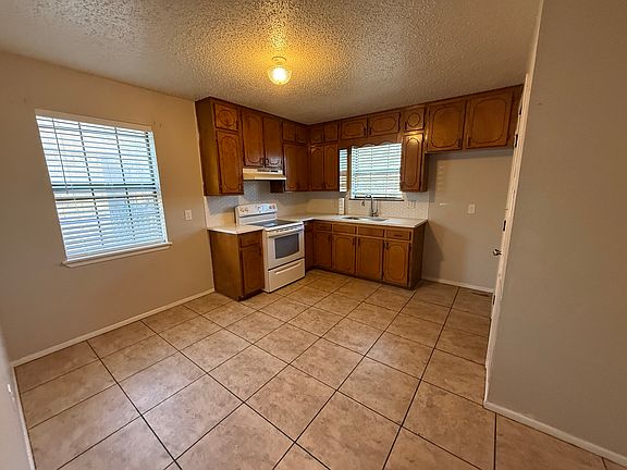 4th image of 1407 Holloman Dr
