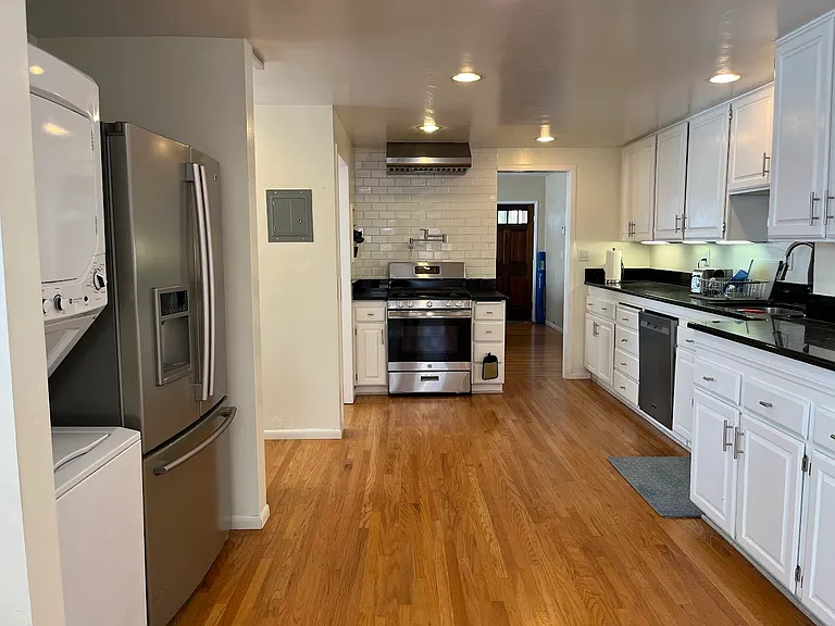 4415 Swift Ave — Photo 11