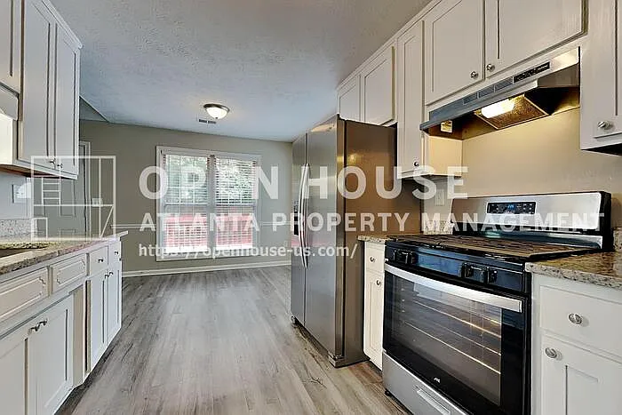 21 Leighs Grove Way — Photo 7