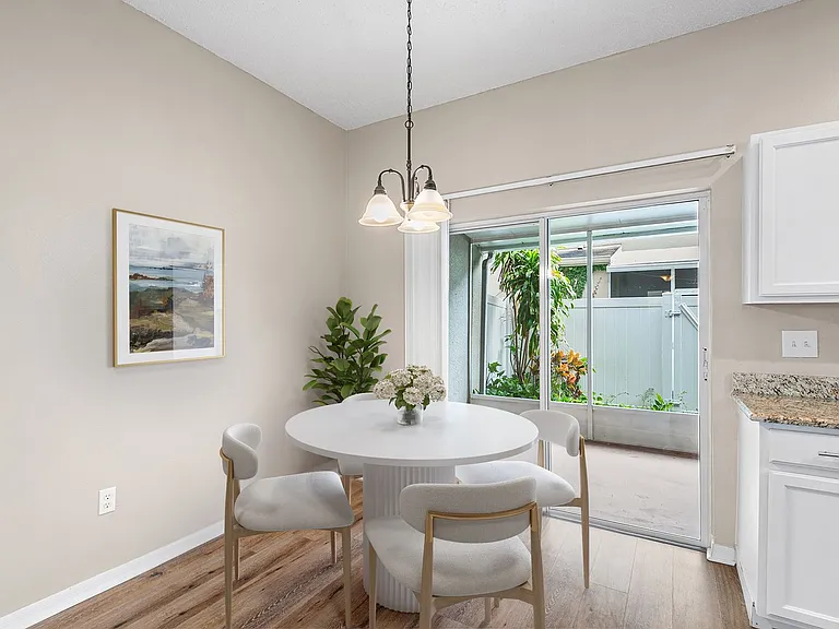 10114 Farmingdale Pl — Photo 3