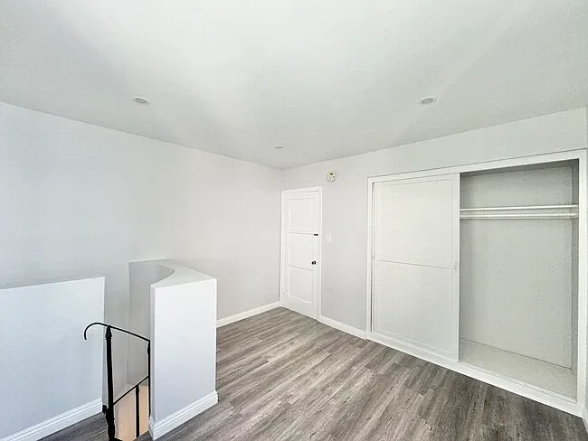 Oakhurst Apartments — Photo 32
