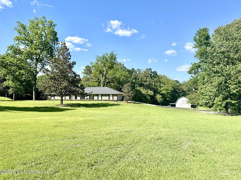 1st image of 11 Pond Meadow Rd