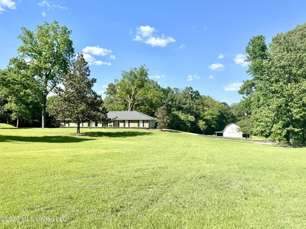 11 Pond Meadow Rd, Natchez, MS 39120