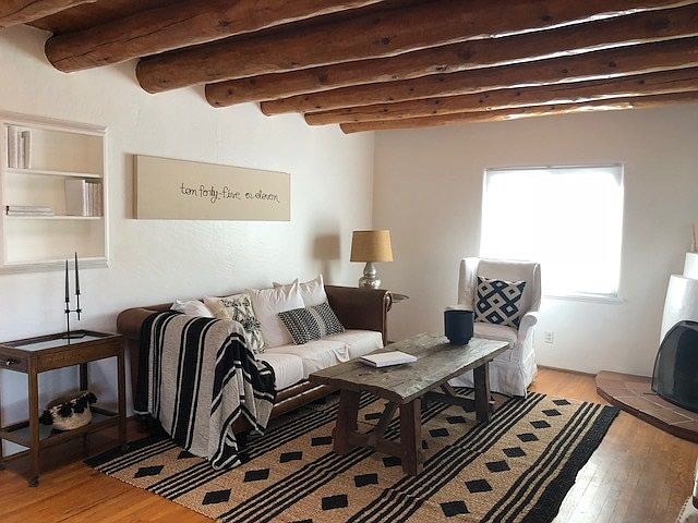 1st image of 1404 Monterey Pl