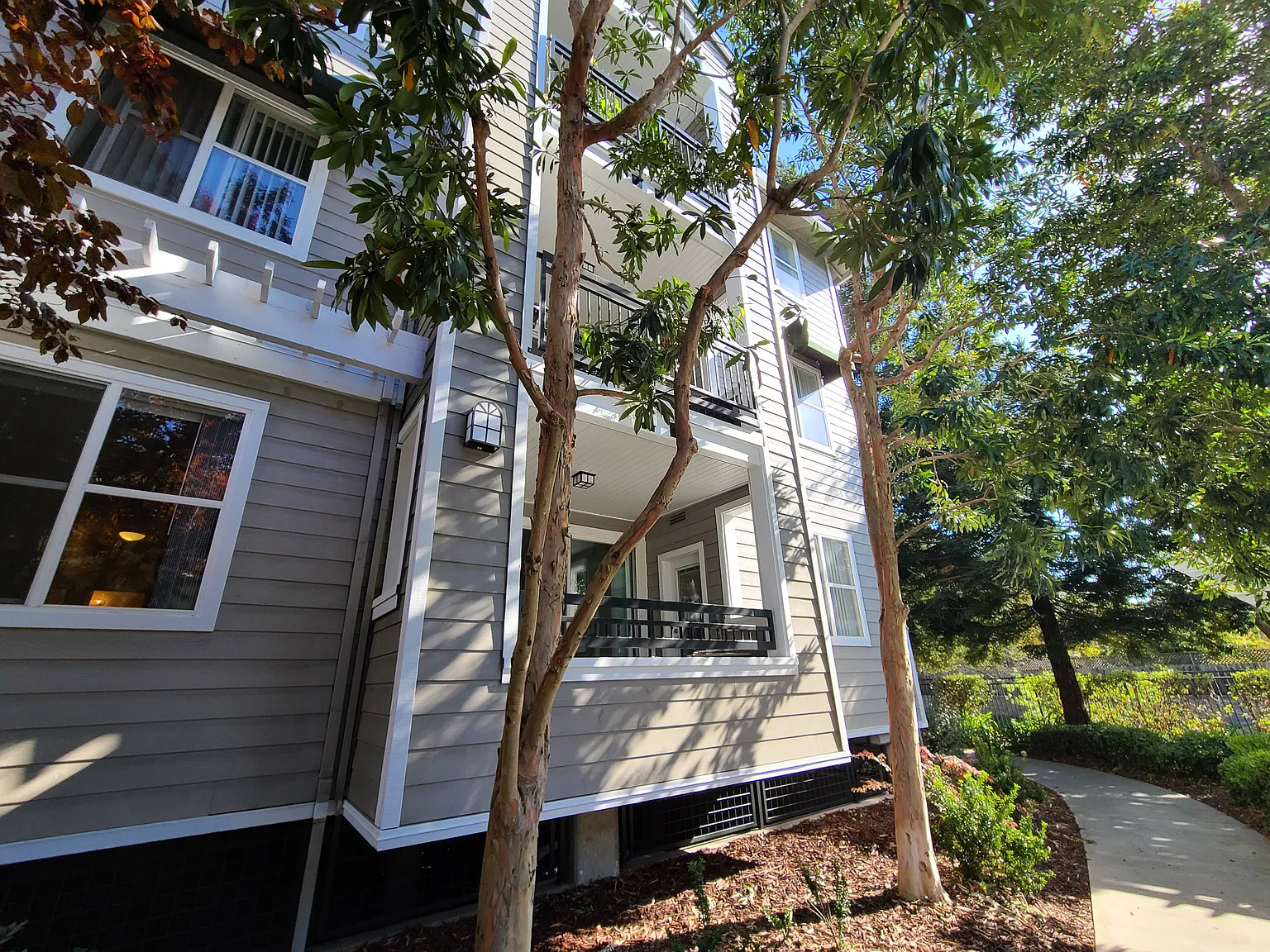 2 bed, 1197 sqft, $4,100 — Photo 3