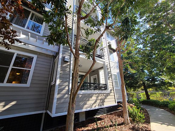 3rd image of 1982 W Bayshore Rd APT 216